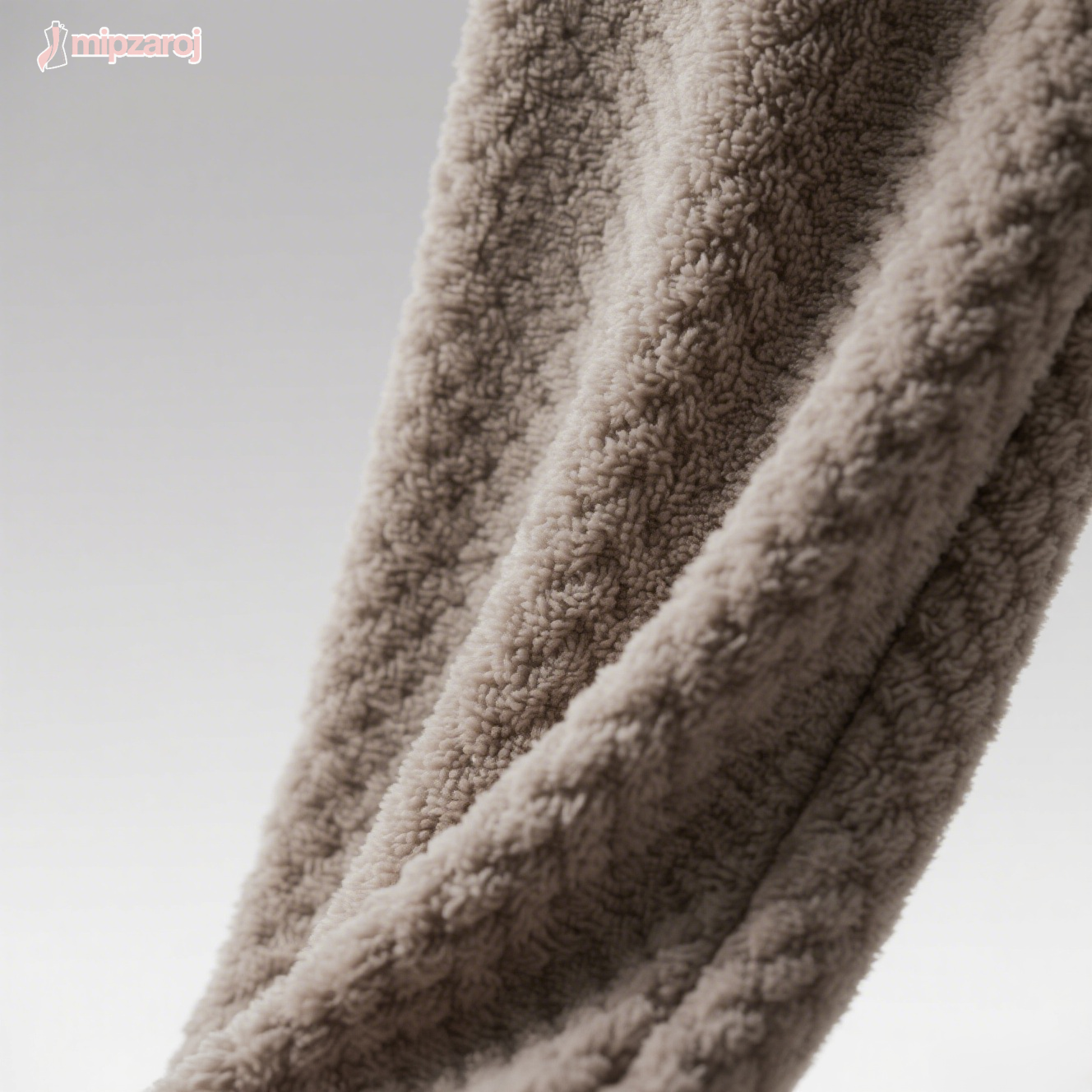 グレーのフランネル長ズボン