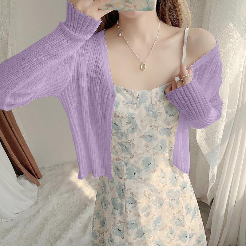 여름 얇은 슬립에 가디건 블라우스 자외선 차단  니트 스커트에 짧은 점퍼를 입는다