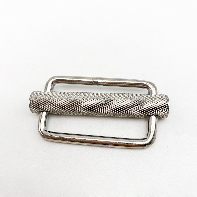 高耐久ステンレスベルトバックルの側面図