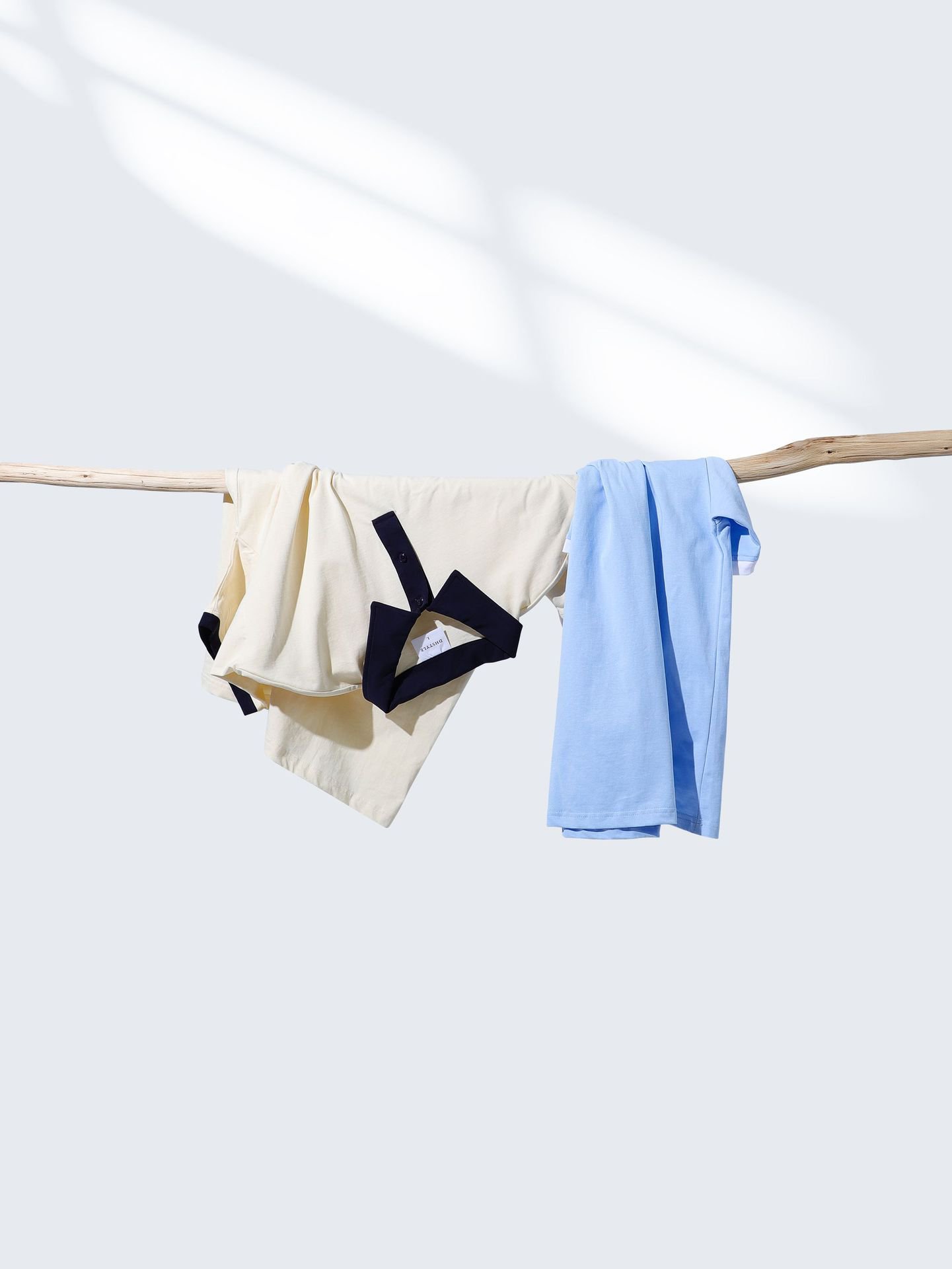 Ležérní kontrastní klopy s krátkými rukávy