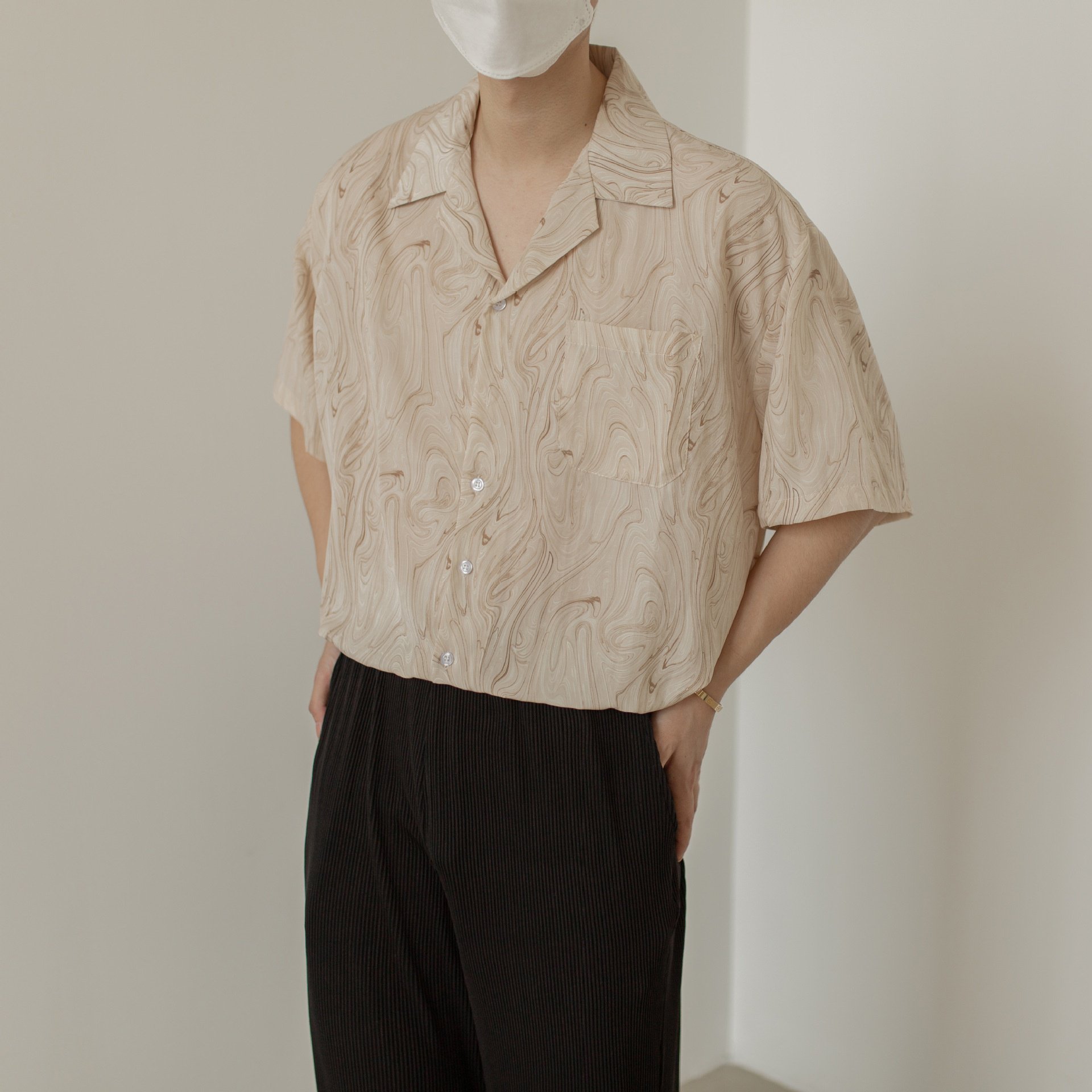 루즈핏 반팔 셔츠 뒷모습