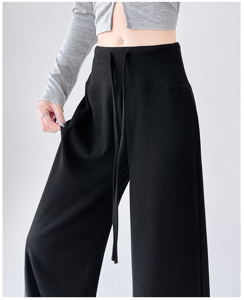 트렌디한 하이웨스트 팬츠 연출