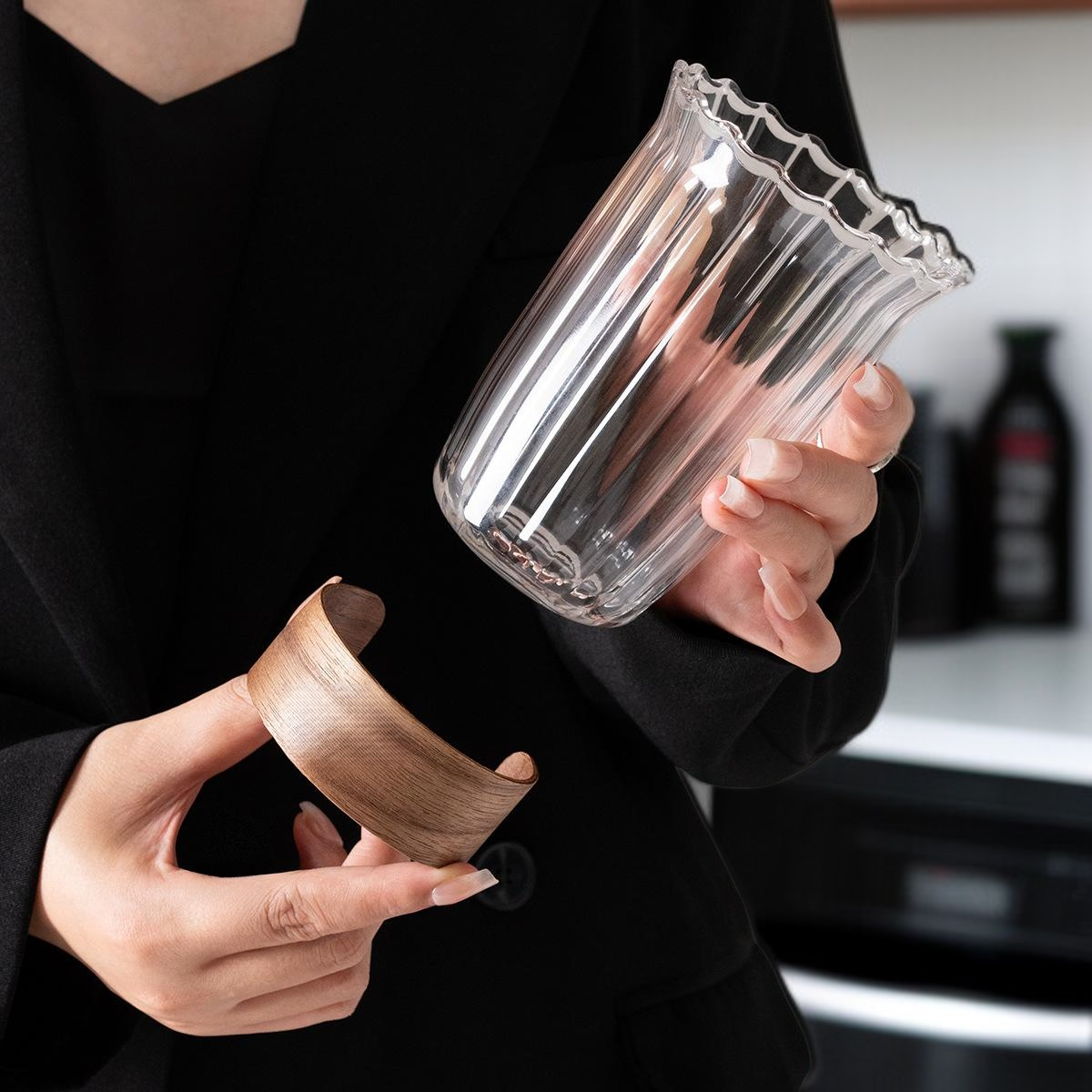 Rolled-rim glass water cup