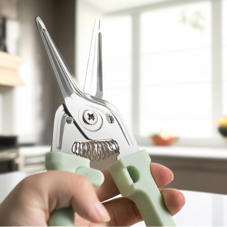 Multifunctional stainless steel kitchen scissors