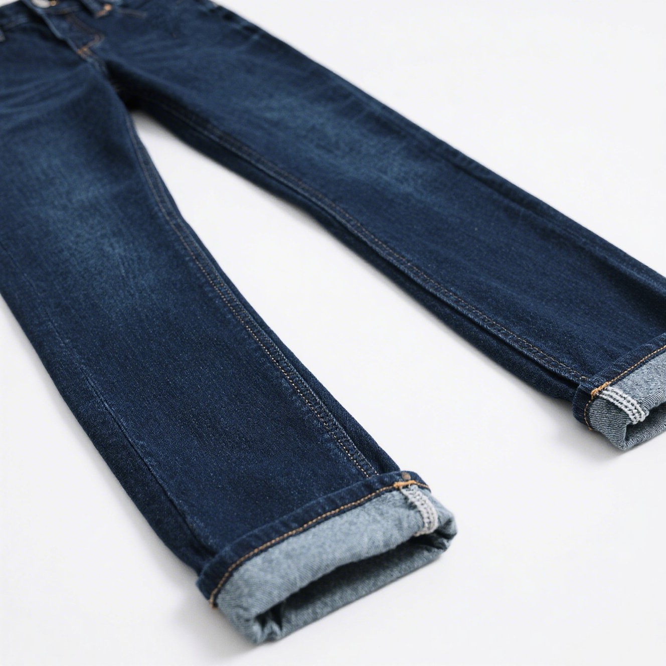 ダークブルーのシンプルストレートパンツ全体画像