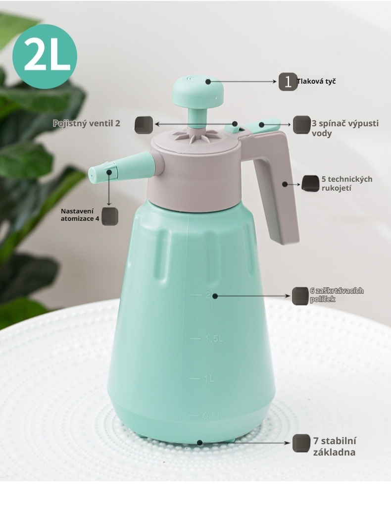 Tlakový postřikovač s pumpou v detailu