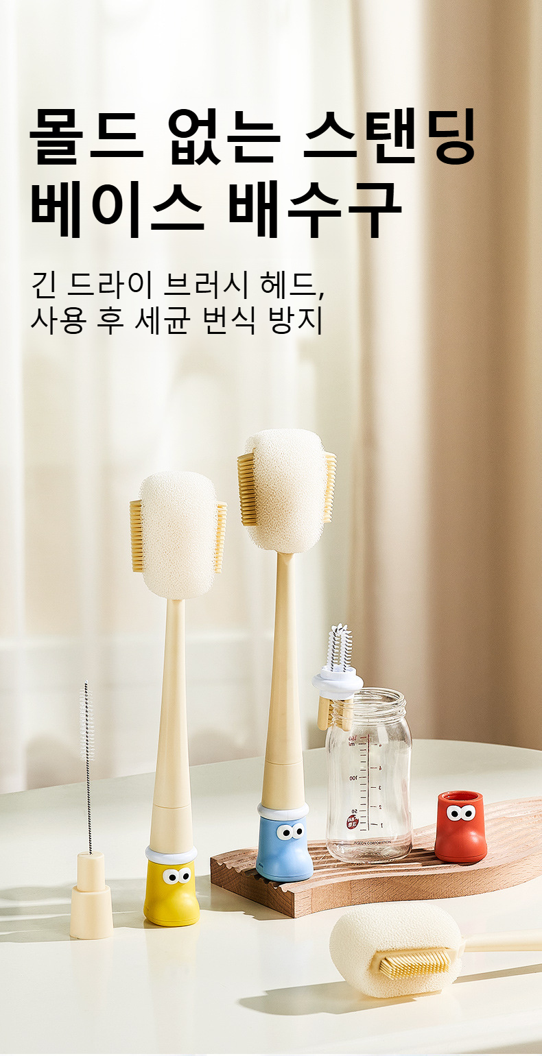 브러쉬로 텀블러 뚜껑 세척하는 방법