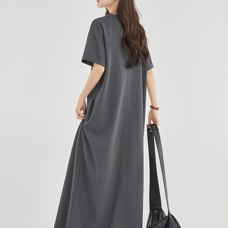 快適な着心地のシンプルロングワンピース
