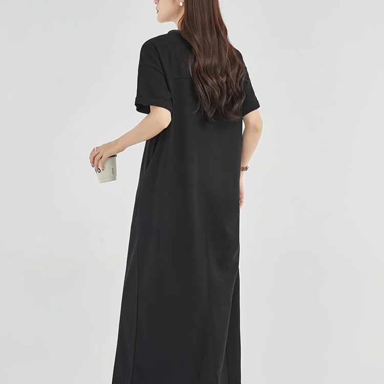 おしゃれなデザインの着痩せワンピース