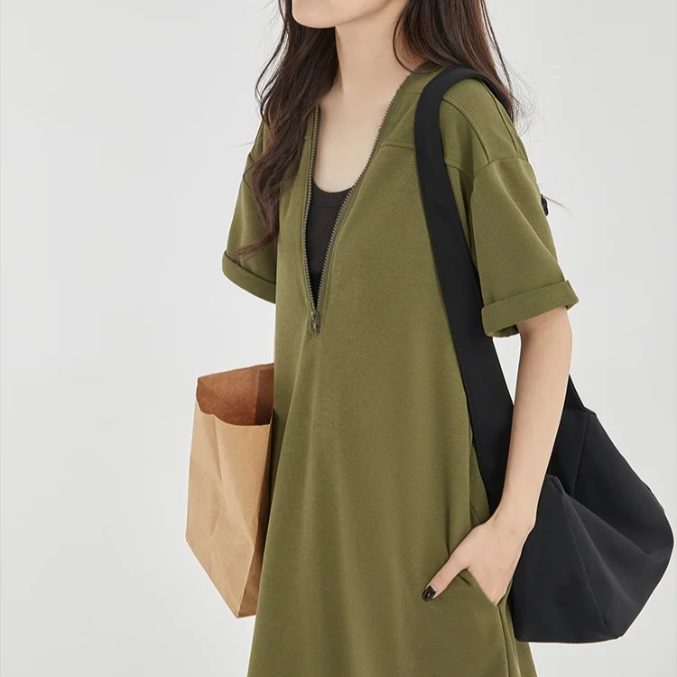 美しいシルエットのレディースロングワンピース