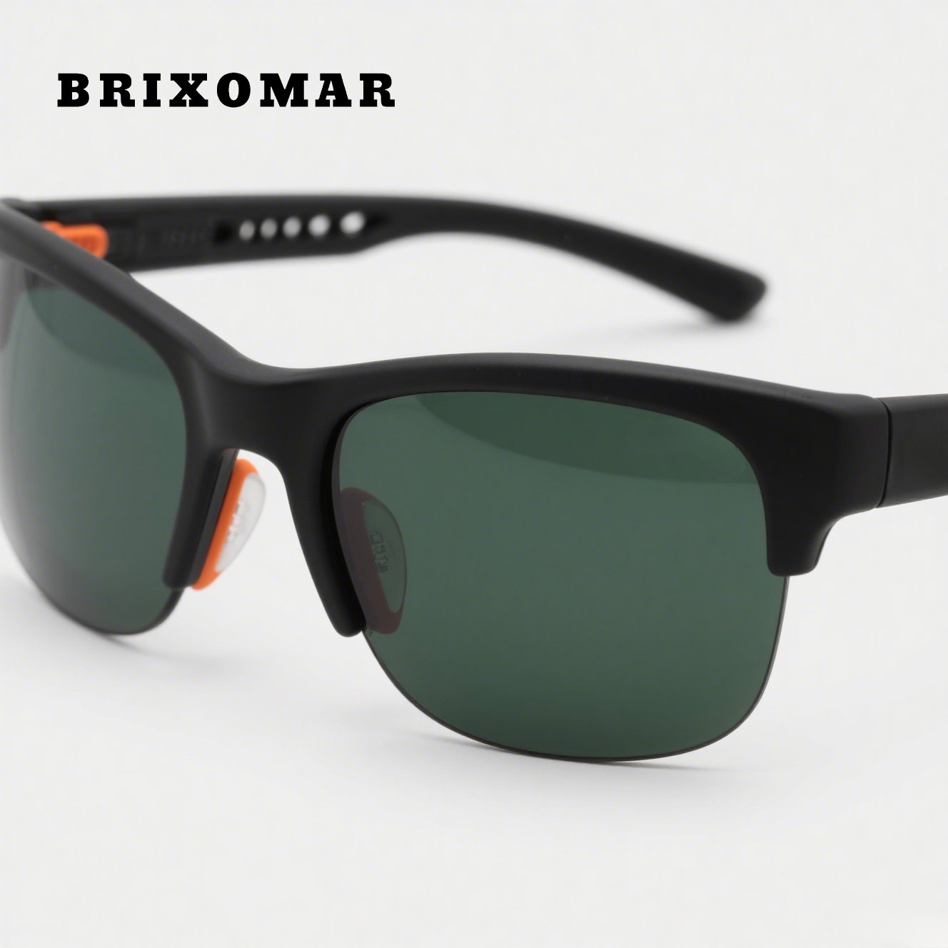 แว่นกันแดดสำหรับเล่นกีฬา