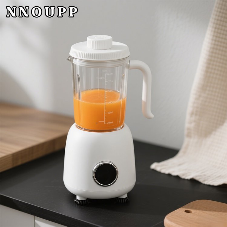 Automatische Mini-Saftpresse auf Küchentisch