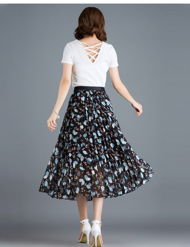 エレガントな花柄デザインのスカートディテール