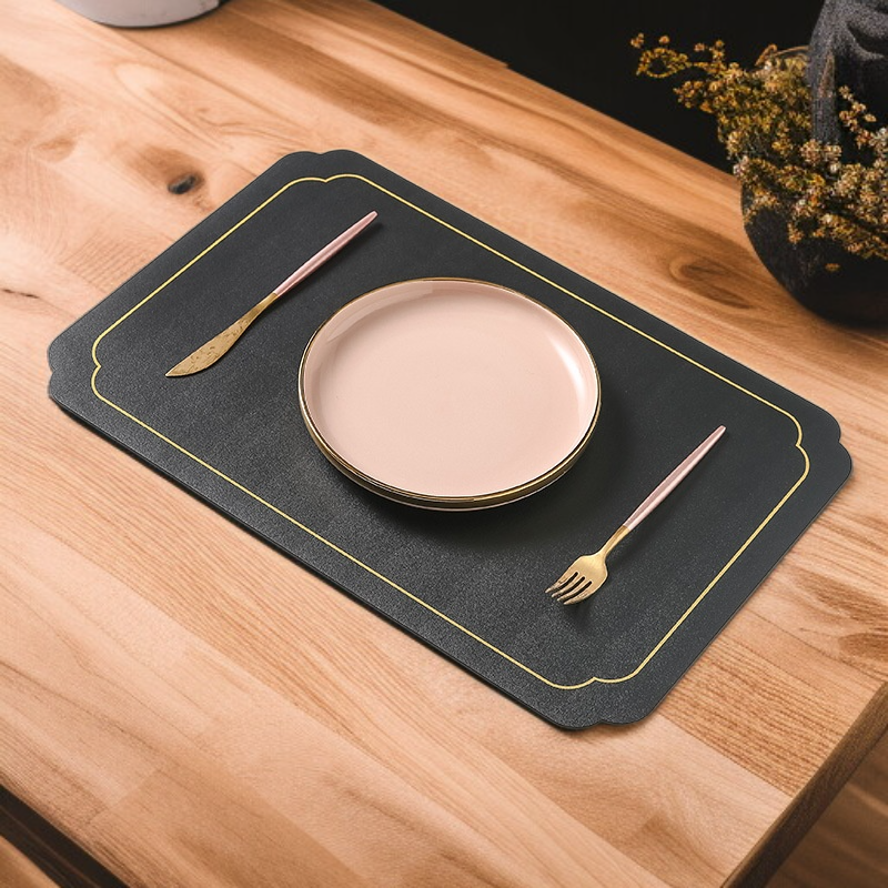 소파 위에 놓인 심플 방수 쿠션