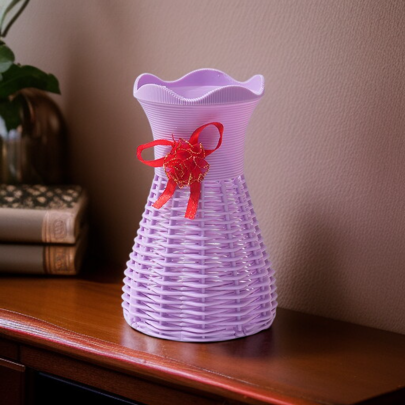 Plastová váza s vodními vlnkami