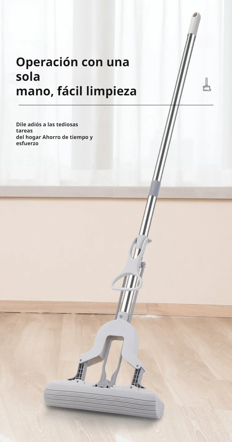 Detalle de la mopa con esponja absorbente y diseño plegable