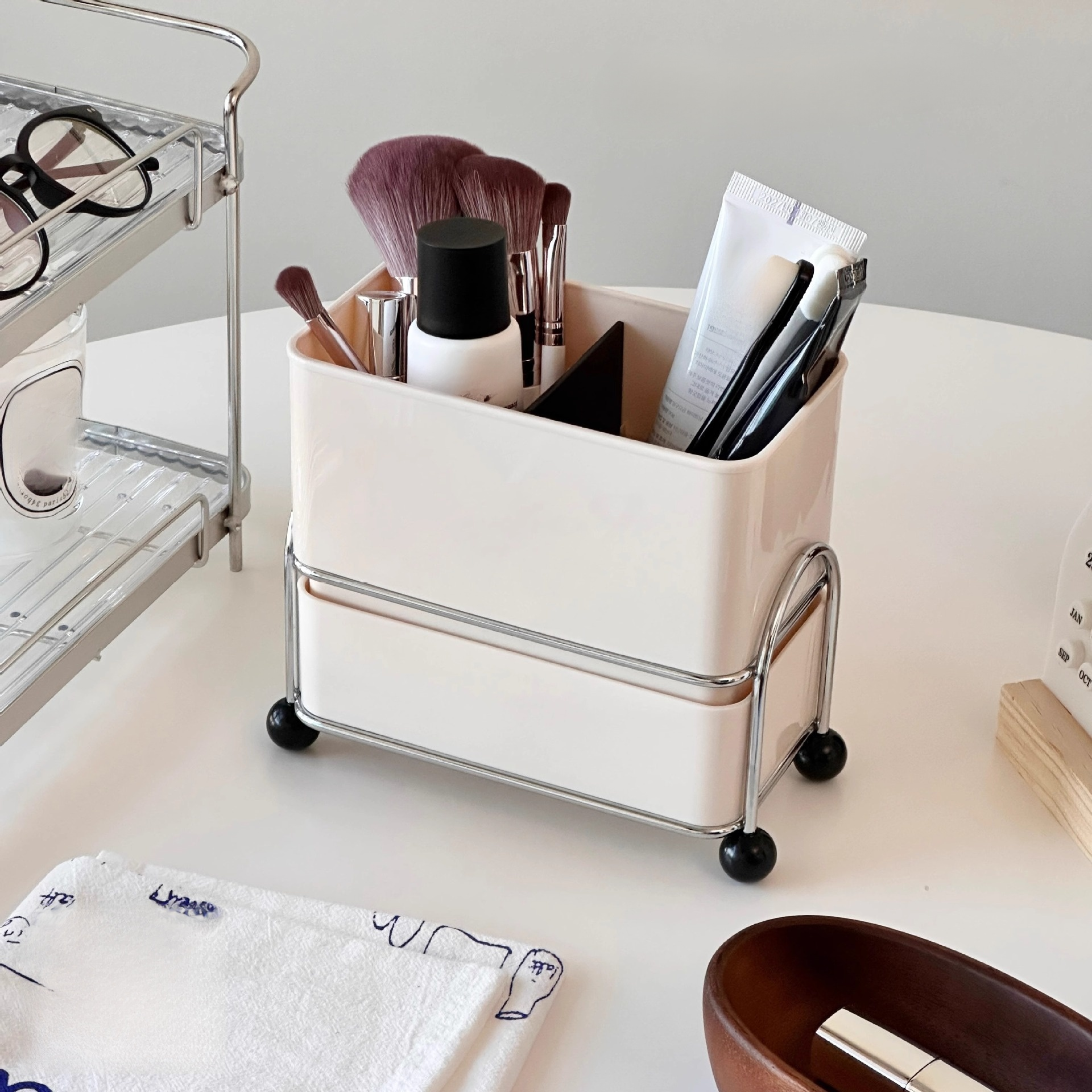 デスクトップ化粧品収納ラック全体写真