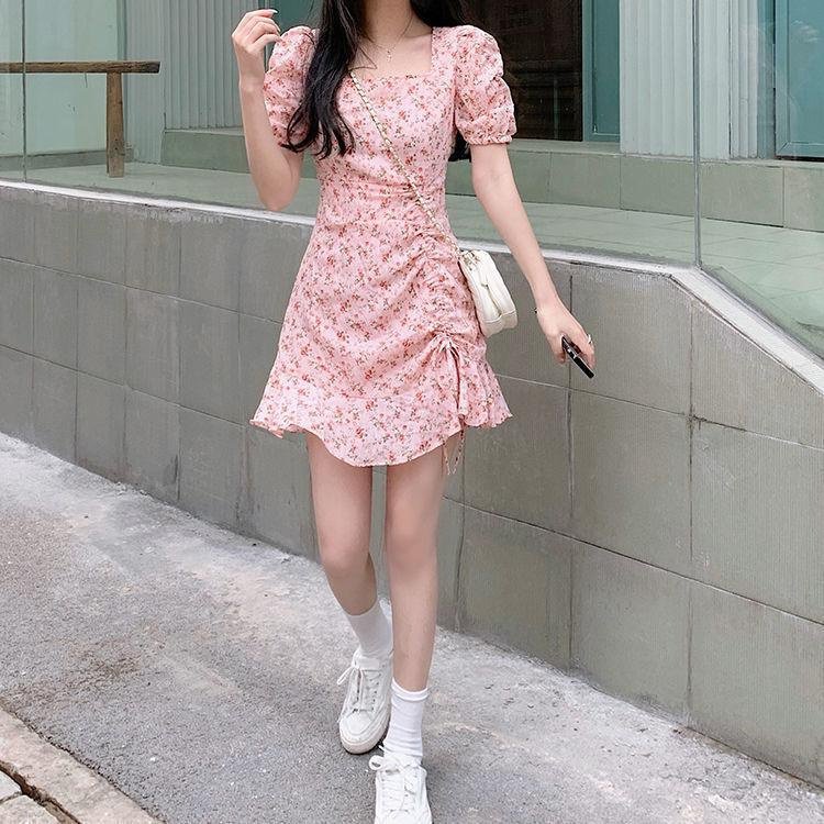 여성스러운 플라워 패턴 스커트 디테일