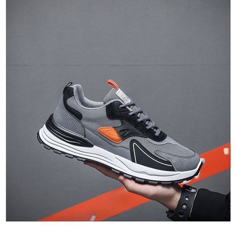 フライングウーブンメッシュ素材の通気性抜群シューズ