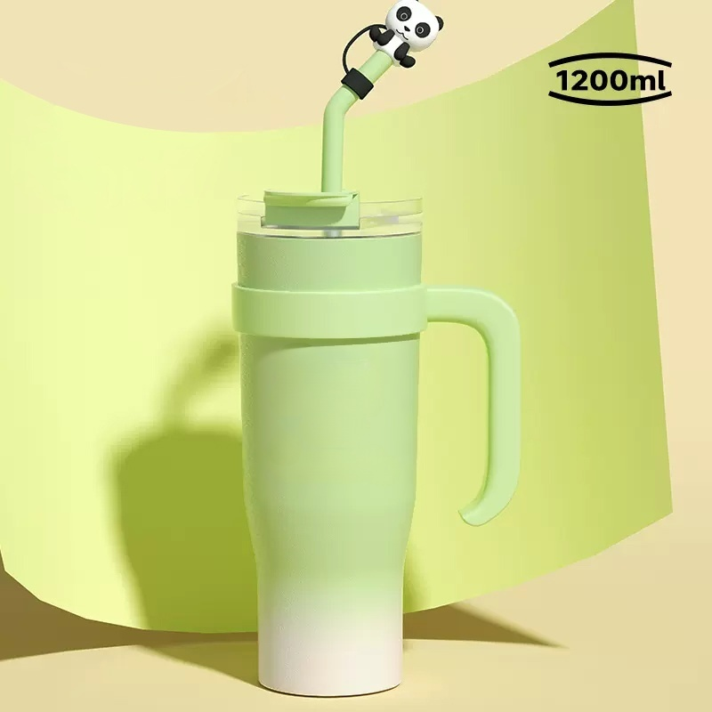 Großer Eisbarbecher mit Deckel und Strohhalm