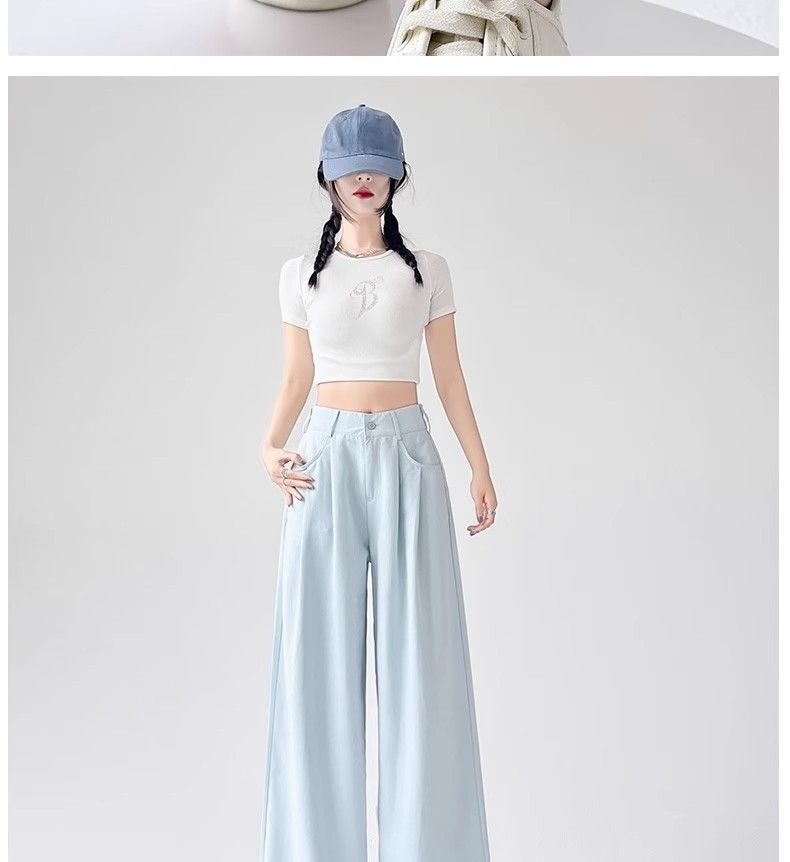 트렌드에 맞춘 여성용 블루 울프산 바지 뒷모습