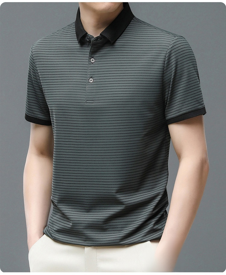 動きやすく快適なポロシャツの背面画像