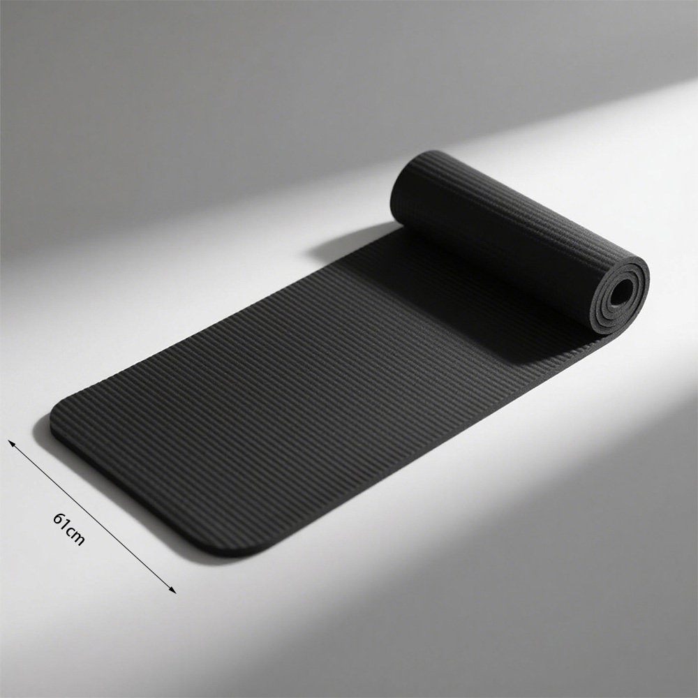 Podložka na jógu rozložená na podlaze