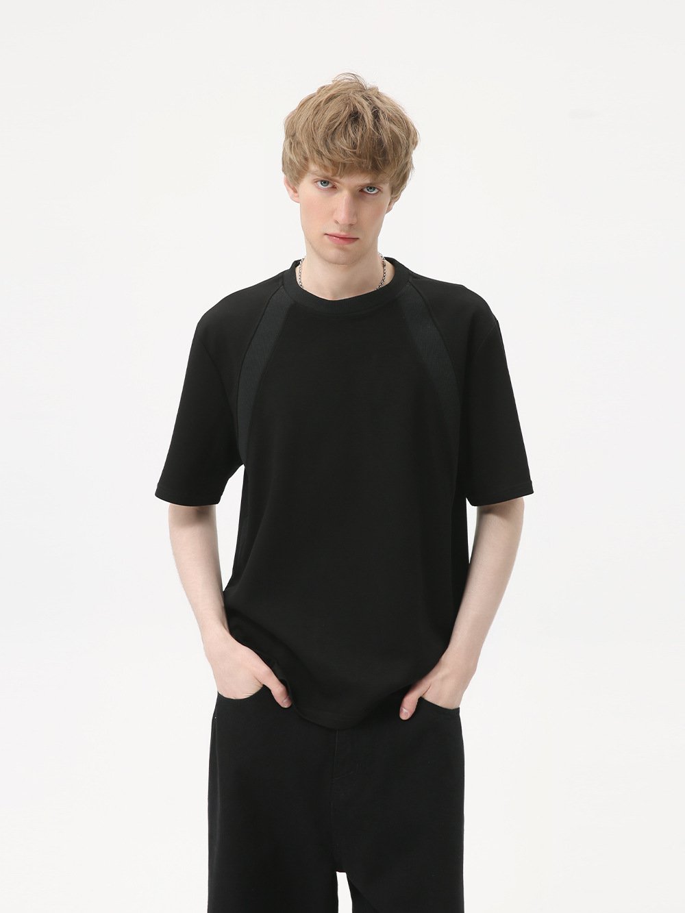 Volné krátké rukávy