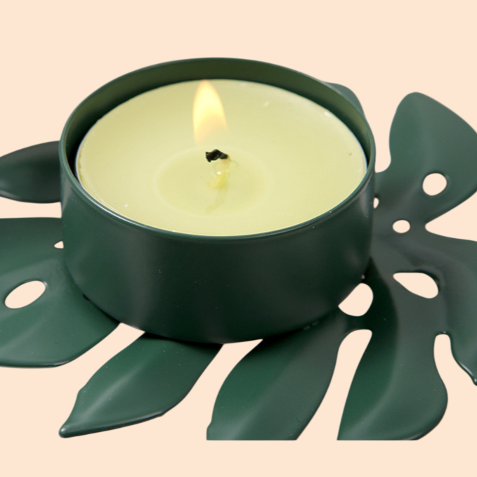 사각형 금속 촛대