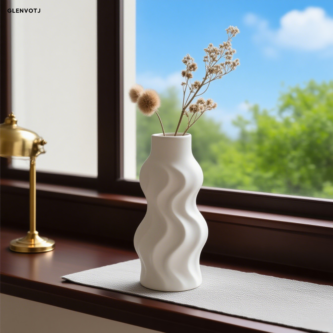 Stylová a jednoduchá dekorativní váza