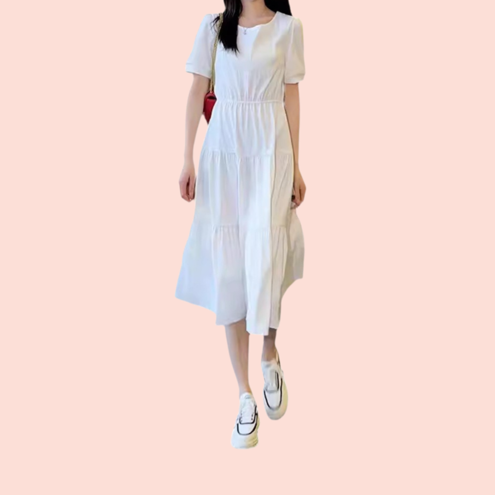 ミディアム丈のウエストを絞ったスリムなカジュアルドレス