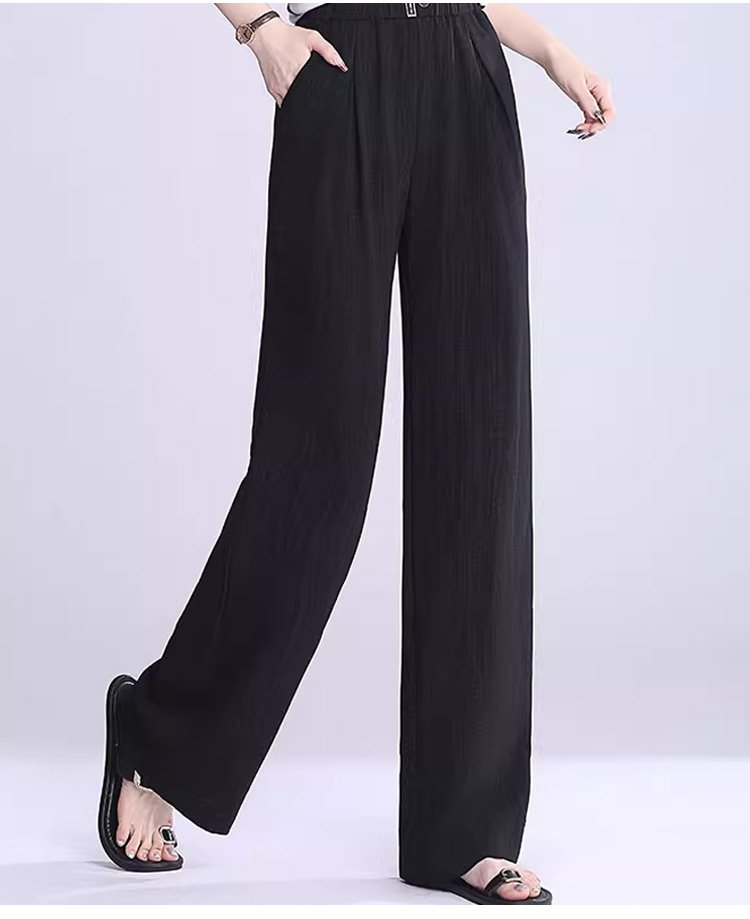 様々なトップスと合わせやすいワイドパンツ