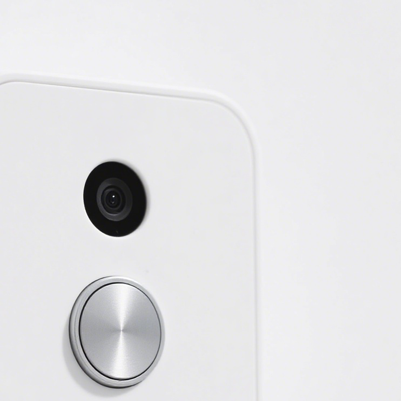 Vista cercana del timbre inteligente con pantalla de vídeo de alta definición