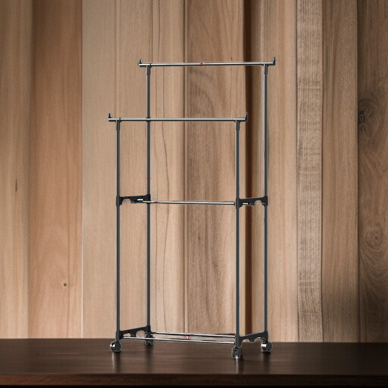 Jednoduchý pojízdný věšák na oblečení a klobouky do ložnice a na balkon.