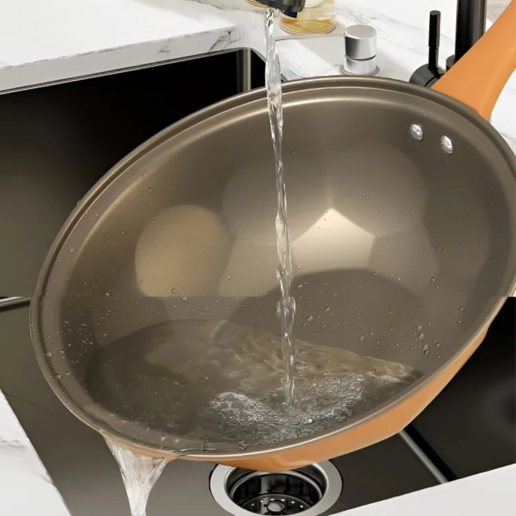 مقلاة ضغط مع طبقة التيتانيوم غير اللاصقة 