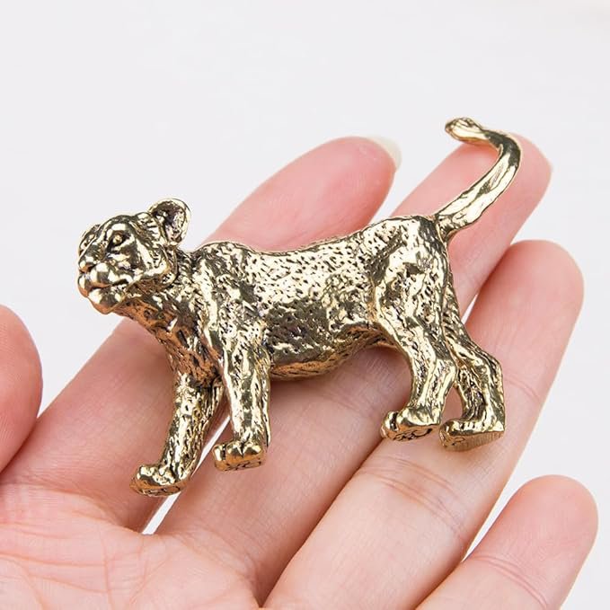 여러 종류의 작은 동물 미니어처 세트