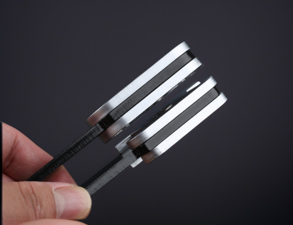 Space-saving design of the eight-in-one wrench