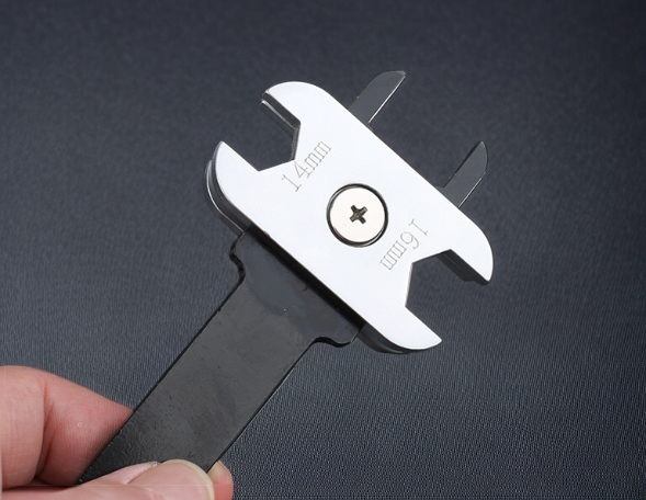 Durable construction of adjustable rotatable wrench