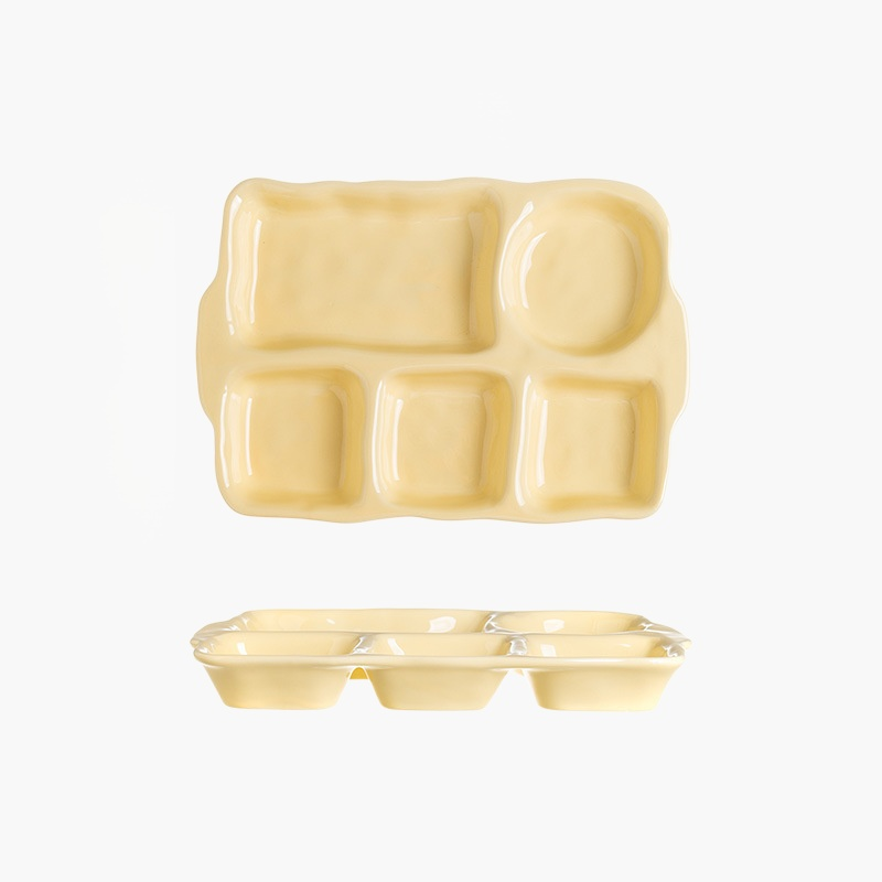 クリーム色の家庭用陶器食器