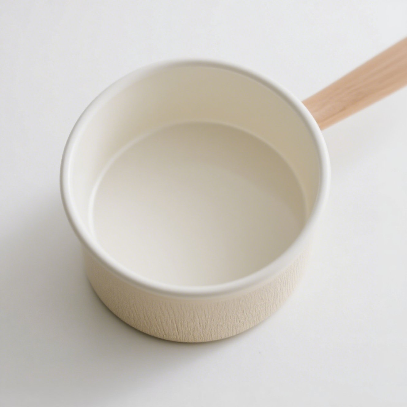 고급스러운 베이지색 에나멜 냄비 손잡이 디테일