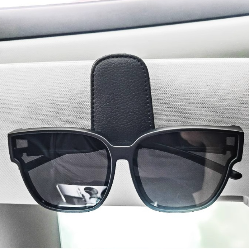 車のサンバイザーサングラスホルダー、2パックの磁気レザーメガネホルダー、車の多機能カードとチケットホルダー、カードや車などに適しています。