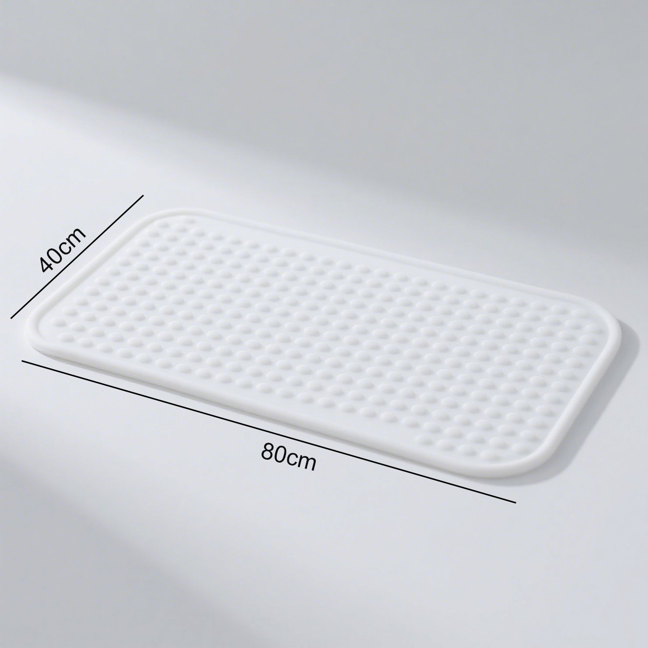 Sada tří bílých protiskluzových podložek do koupelny