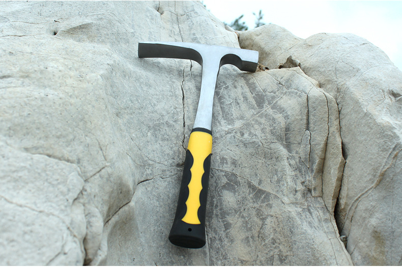 軽量で持ち運びやすい地質ハンマーの側面画像