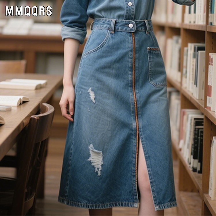 Aライン前スリットデニムのハーフスカートです