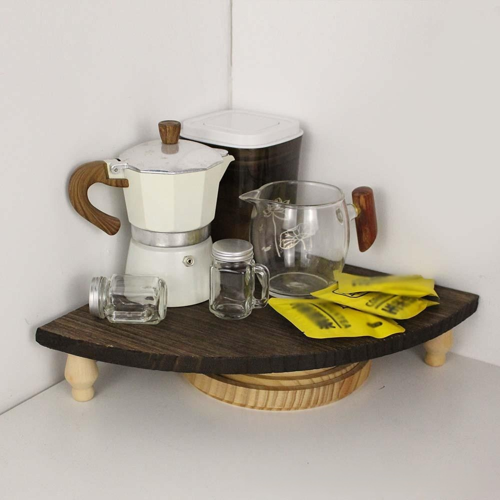 Space-saving fan-shaped wooden rack