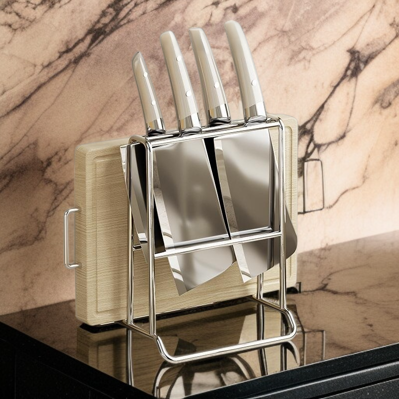 수납대의 견고한 소재와 내구성 표현