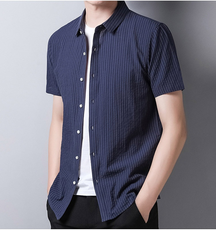 通気性抜群の綿素材半袖シャツ