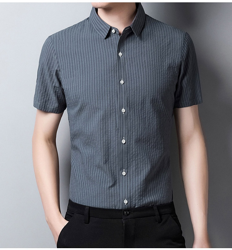 おしゃれなストライプ柄半袖シャツディテール