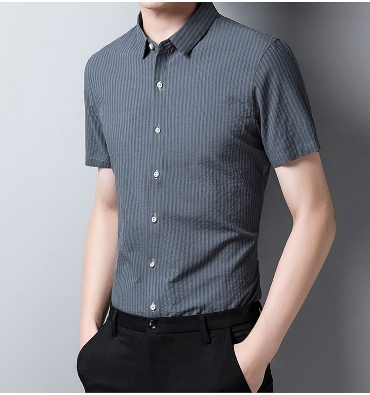 夏のファッションにおすすめのシャツ