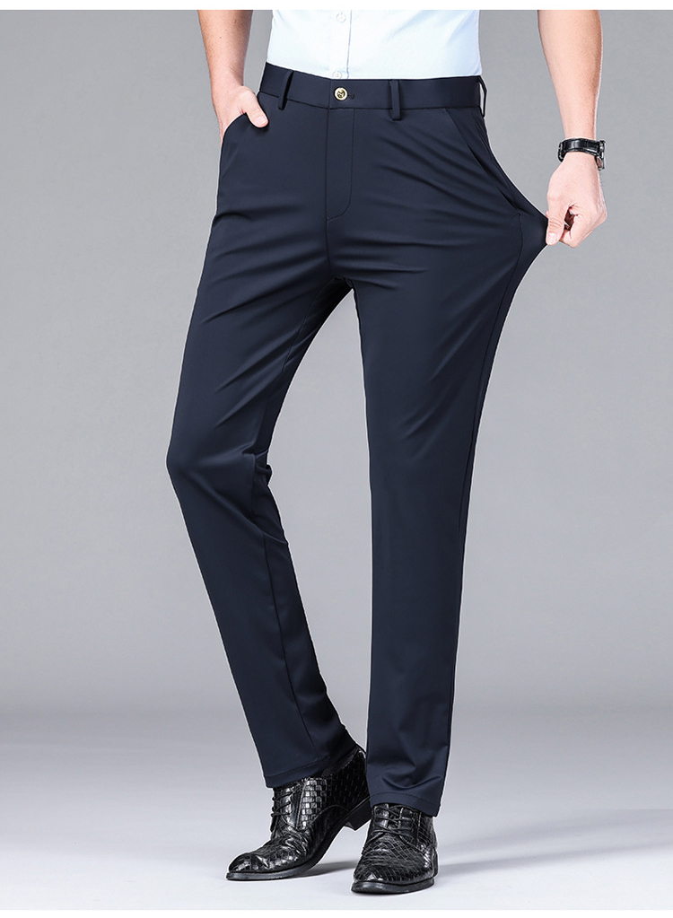 여름용 얇은 원단 바지의 근접 촬영